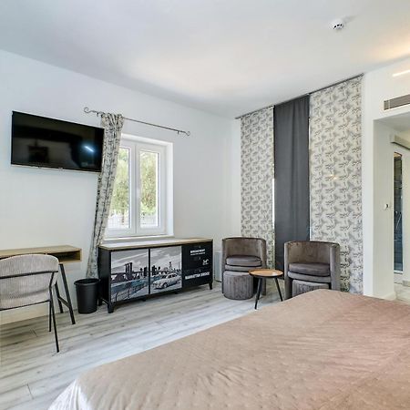 Captain' S Villa Boutique Hotel ヴェリ・ロシニュ エクステリア 写真