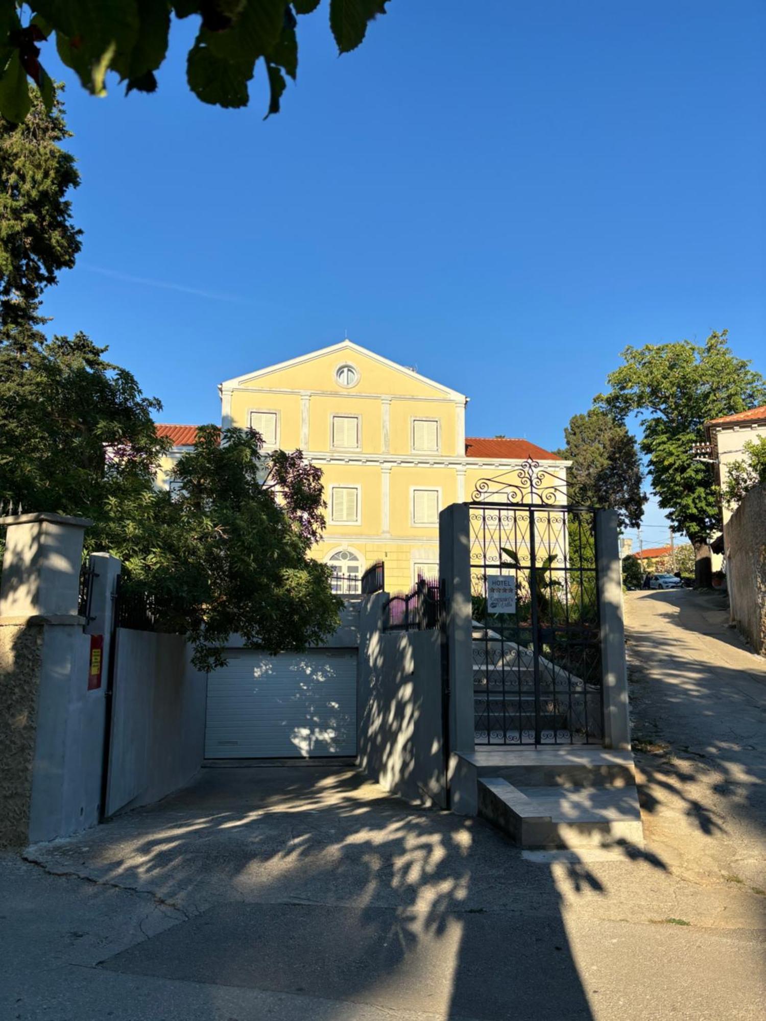 Captain' S Villa Boutique Hotel ヴェリ・ロシニュ エクステリア 写真